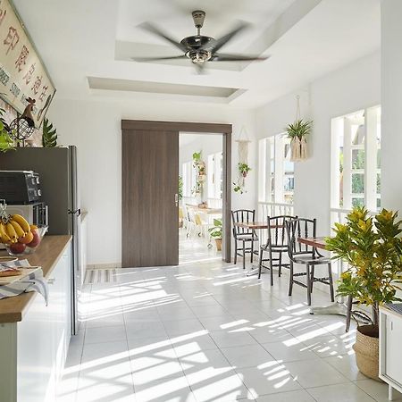 Sleepy Nomad Guesthouse Malacca Екстериор снимка
