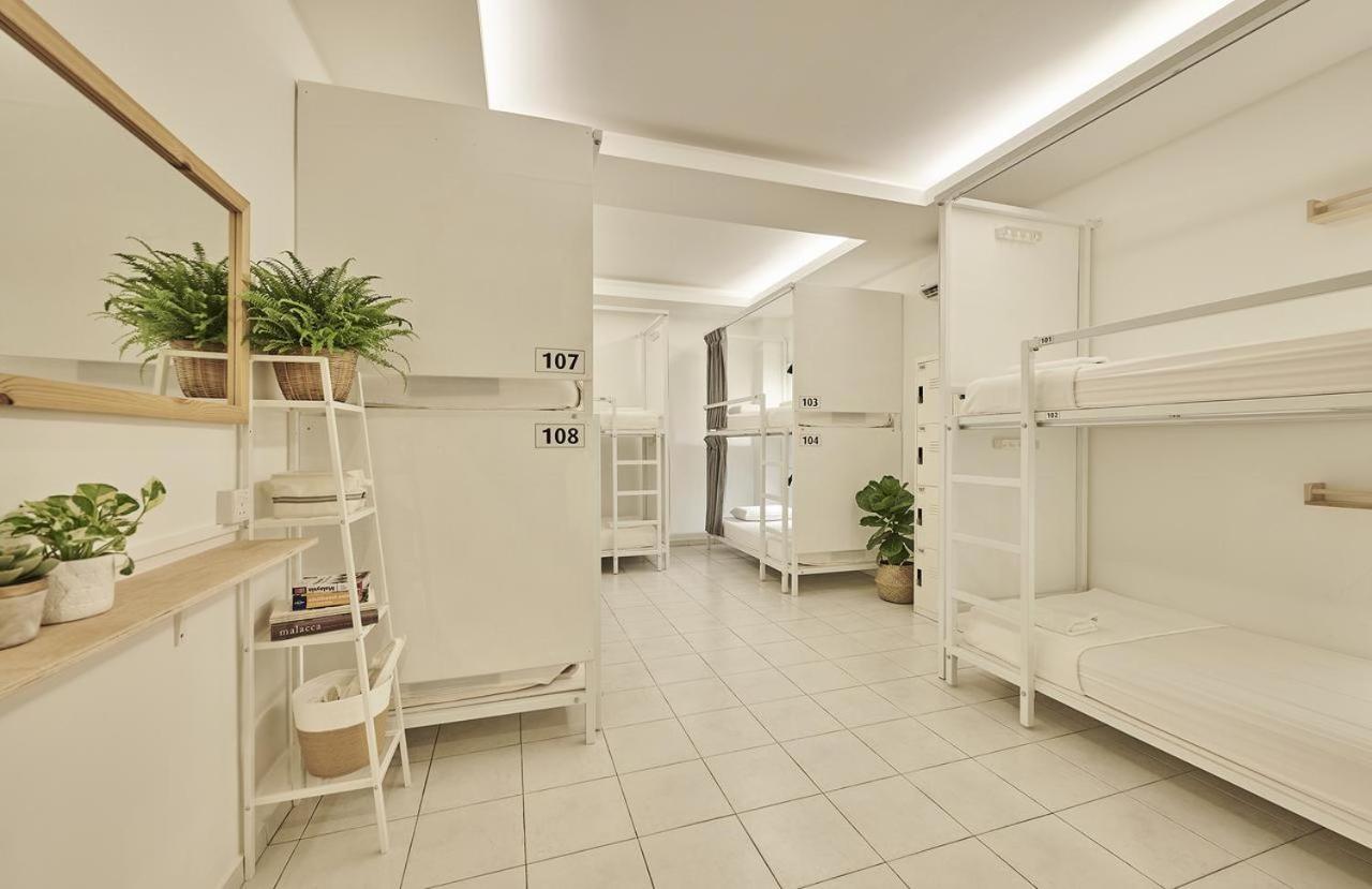 Sleepy Nomad Guesthouse Malacca Екстериор снимка