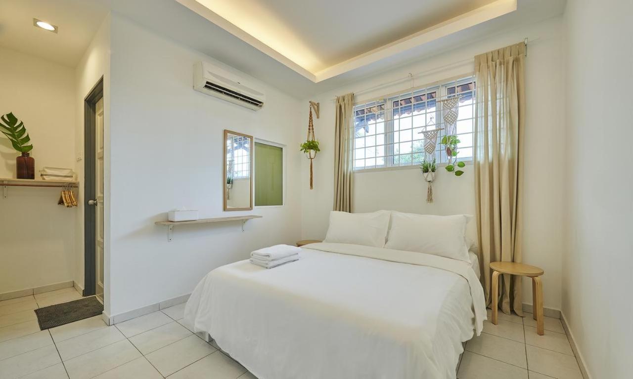 Sleepy Nomad Guesthouse Malacca Екстериор снимка